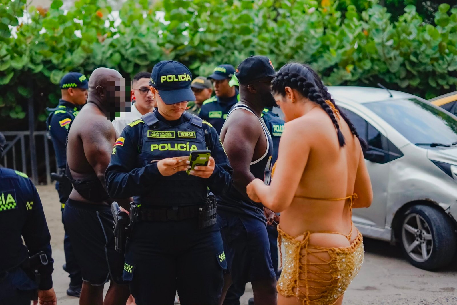 Distrito cierra dos establecimientos y remite a 16 personas a Migración en megaoperativo de control en Playa Hollywood - Cartagena en Linea